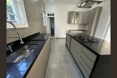 Casa de condomínio à venda com 322m², 5 quartos e 4 vagasCozinha