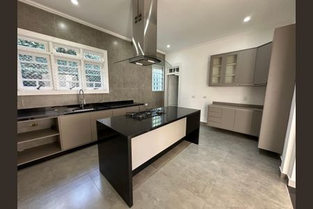 Casa de condomínio à venda com 322m², 5 quartos e 4 vagasCozinha