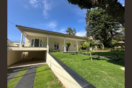 Casa de condomínio à venda com 322m², 5 quartos e 4 vagasFachada