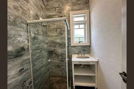 Casa de condomínio à venda com 322m², 5 quartos e 4 vagasBanheiro da Suíte 1