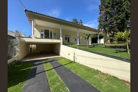 Casa de condomínio à venda com 322m², 5 quartos e 4 vagasFachada
