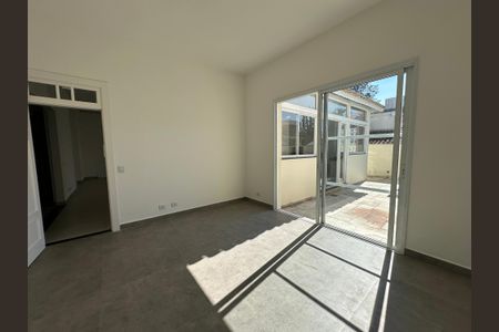 Casa de condomínio à venda com 322m², 5 quartos e 4 vagasSala de TV