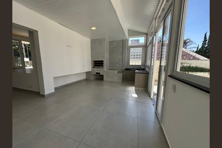 Casa de condomínio à venda com 322m², 5 quartos e 4 vagasChurrasqueira