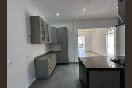 Casa de condomínio à venda com 322m², 5 quartos e 4 vagasCozinha