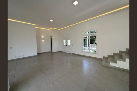 Sala de casa de condomínio para alugar com 5 quartos, 322m² em Morada dos Pássaros, Barueri