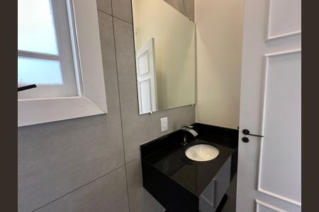 Casa de condomínio à venda com 322m², 5 quartos e 4 vagasLavabo