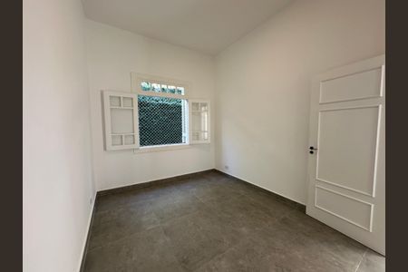 Casa de condomínio à venda com 322m², 5 quartos e 4 vagasQuarto 2