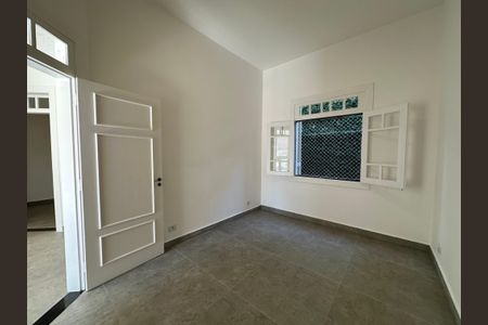 Casa de condomínio à venda com 322m², 5 quartos e 4 vagasQuarto 1