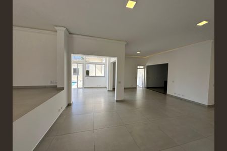 Casa de condomínio à venda com 322m², 5 quartos e 4 vagasSala