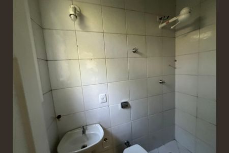 Casa de condomínio à venda com 322m², 5 quartos e 4 vagasBanheiro de serviço