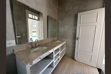 Casa de condomínio à venda com 322m², 5 quartos e 4 vagasBanheiro da Suíte 2