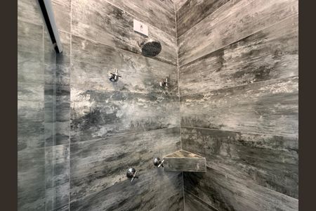 Casa de condomínio à venda com 322m², 5 quartos e 4 vagasBanheiro da Suíte 1