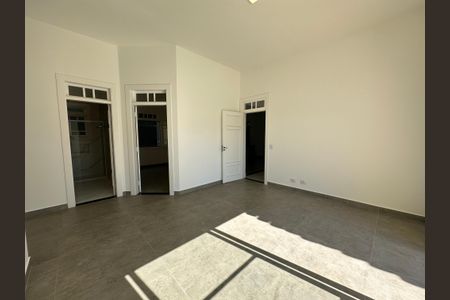 Casa de condomínio à venda com 322m², 5 quartos e 4 vagasSala de TV