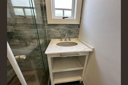 Casa de condomínio à venda com 322m², 5 quartos e 4 vagasBanheiro da Suíte 1
