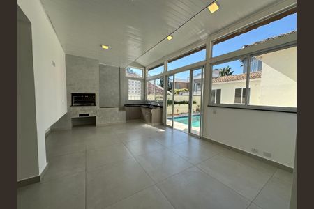 Casa de condomínio à venda com 322m², 5 quartos e 4 vagasChurrasqueira
