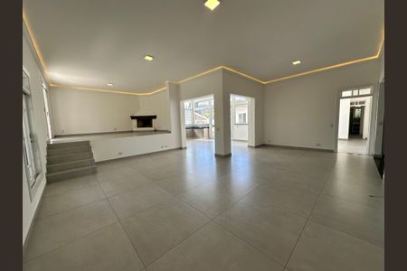 Sala de casa de condomínio para alugar com 5 quartos, 322m² em Morada dos Pássaros, Barueri