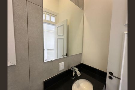 Casa de condomínio à venda com 322m², 5 quartos e 4 vagasLavabo