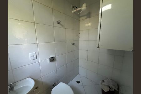 Casa de condomínio à venda com 322m², 5 quartos e 4 vagasBanheiro de serviço