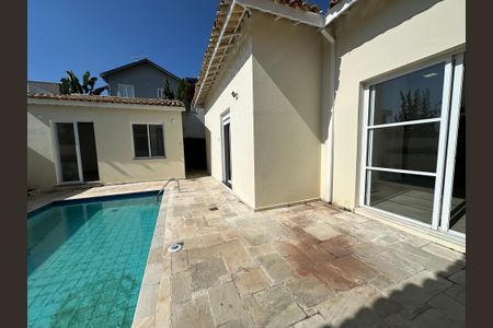 Casa de condomínio à venda com 322m², 5 quartos e 4 vagasPiscina