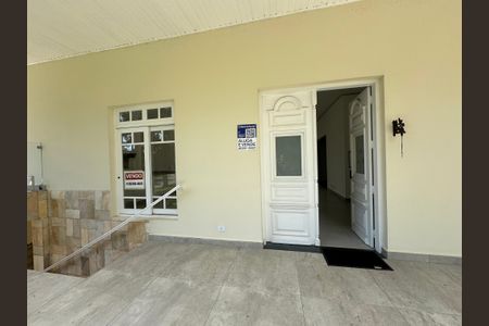 Casa de condomínio à venda com 322m², 5 quartos e 4 vagasFachada