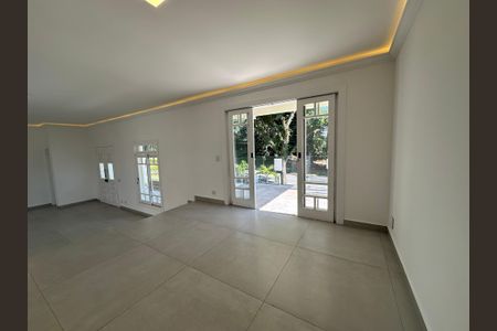 Casa à venda com 4 quartos, 322m² em Morada dos Pássaros, Barueri
