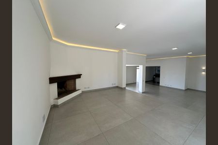 Casa de condomínio à venda com 322m², 5 quartos e 4 vagasSala