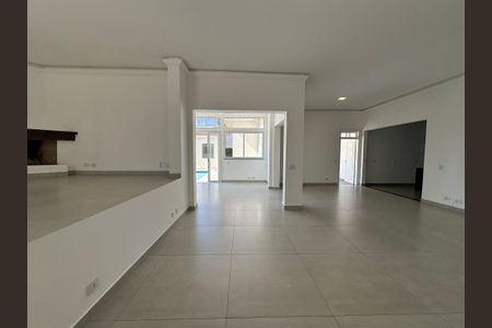 Casa de condomínio à venda com 322m², 5 quartos e 4 vagasSala
