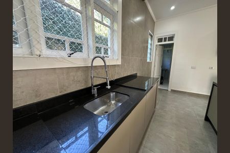 Casa de condomínio à venda com 322m², 5 quartos e 4 vagasCozinha