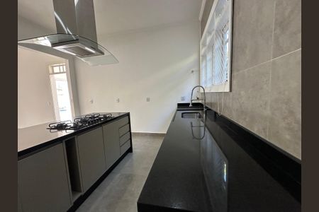 Casa de condomínio à venda com 322m², 5 quartos e 4 vagasCozinha