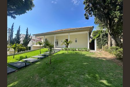 Casa de condomínio à venda com 322m², 5 quartos e 4 vagasFachada