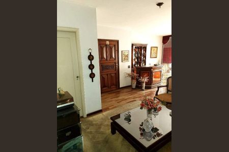 Casa à venda com 3 quartos, 250m² em Parque Colonial, São Paulo