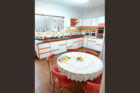 Casa à venda com 3 quartos, 250m² em Parque Colonial, São Paulo