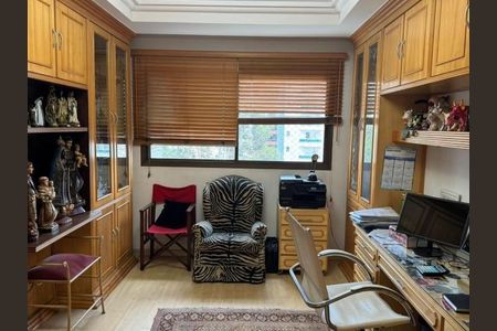 Apartamento para alugar com 3 quartos, 247m² em Vila Suzana, São Paulo