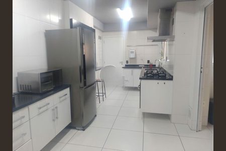 Apartamento para alugar com 241m², 4 quartos e 3 vagas