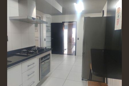 Apartamento para alugar com 241m², 4 quartos e 3 vagas