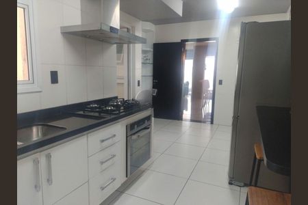 Apartamento para alugar com 241m², 4 quartos e 3 vagas