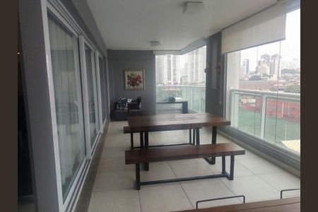 Apartamento para alugar com 241m², 4 quartos e 3 vagas