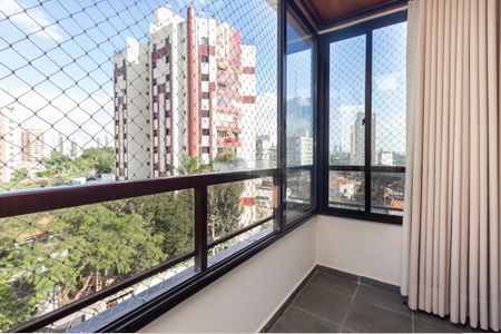 Apartamento para alugar com 116m², 3 quartos e 3 vagas