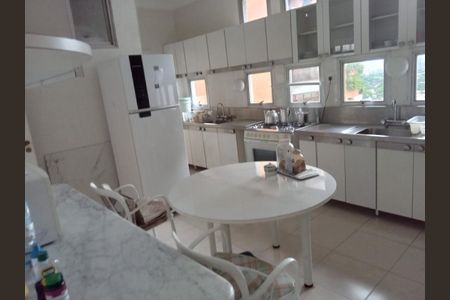 Apartamento para alugar com 201m², 3 quartos e 2 vagas
