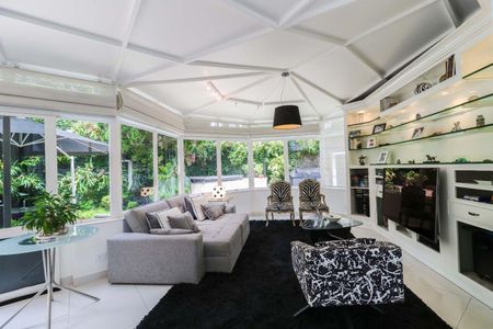 Casa à venda com 4 quartos, 600m² em Jardim Guedala, São Paulo