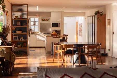 Casa para alugar com 5 quartos, 300m² em Parque Primavera, Cotia