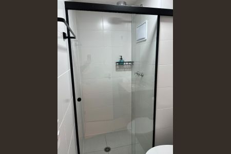 Banheiro de apartamento para alugar com 1 quarto, 27m² em Pinheiros, São Paulo