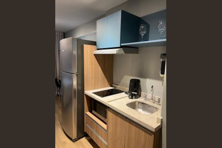 Cozinha de apartamento para alugar com 1 quarto, 27m² em Pinheiros, São Paulo