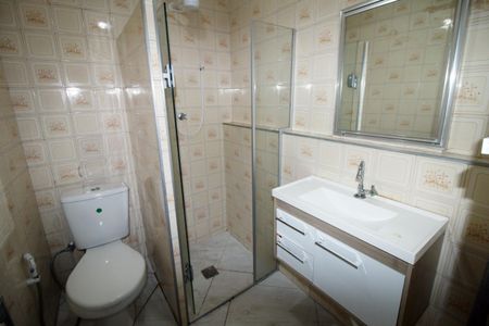 Banheiro de casa para alugar com 1 quarto, 64m² em Olaria, Rio de Janeiro