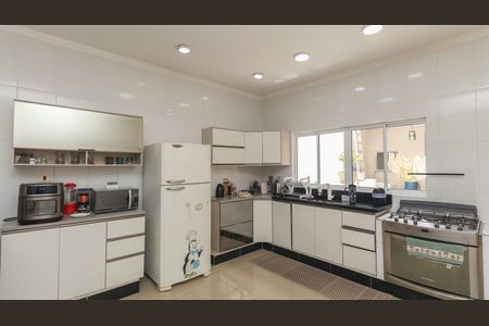 Casa para alugar com 400m², 4 quartos e 3 vagas Casa para alugar com 400m², 4 quartos e 3 vagasCozinha