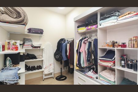 Casa para alugar com 400m², 4 quartos e 3 vagas Casa para alugar com 400m², 4 quartos e 3 vagasCloset da suíte 2