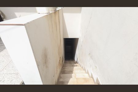 Casa para alugar com 400m², 4 quartos e 3 vagas Casa para alugar com 400m², 4 quartos e 3 vagasEscada