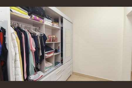 Casa para alugar com 400m², 4 quartos e 3 vagas Casa para alugar com 400m², 4 quartos e 3 vagasCloset da suíte 2