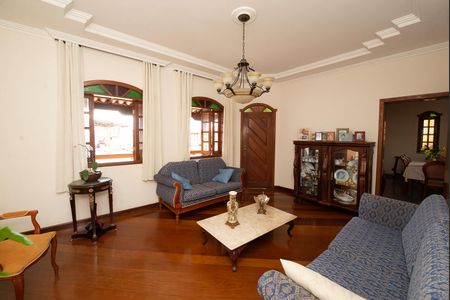 Casa à venda com 6 quartos, 359m² em Jardim Vera Cruz A, Contagem