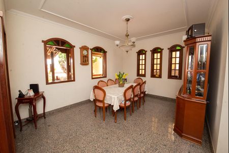 Casa à venda com 6 quartos, 359m² em Jardim Vera Cruz A, Contagem